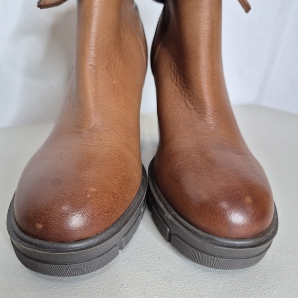 Carmela Collection Women's Brown Leather Side Zip Block Heel Bootie - Size 9 - Picture 8 of 15